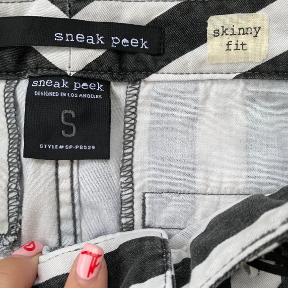 Sneak peek striped pants - Picture 10 of 10